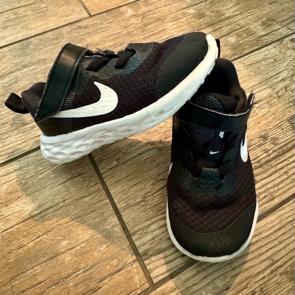 Nike Revolution
